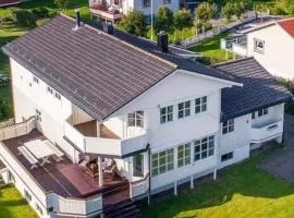 Private room with shared amenities, Lofoten
