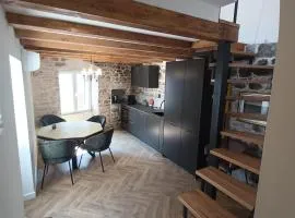 Apartman old house in Kastel Kambelovac