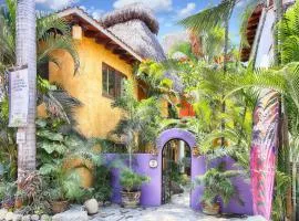 Villas del Rio 2BR2BA with dipping pool 1 block from beach New Listing