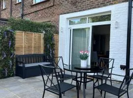 3 Bedroom Home In Worthing Perfect For Long And Short Stays