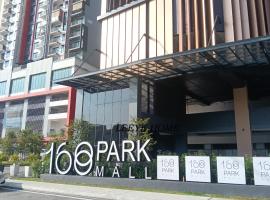 168 Mall Selayang Batu Caves Totoro Theme Residence, hotel v destinaci Batu Caves