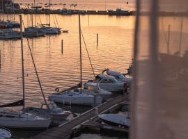Le Nautica Hôtel, hotel v destinácii Perros-Guirec