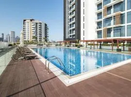 Bespoke Holiday Homes - Studio with Modern Amenities in Azizi Riviera