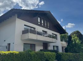 Large vacation home with mountain views, hotel v destinaci Quarten