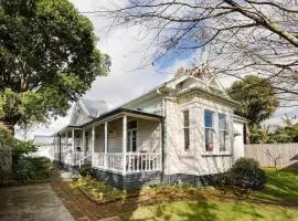 Timeless Treasure - family retreat with garden