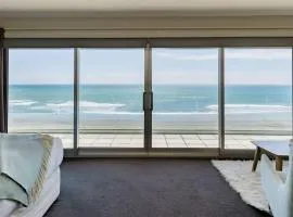 Clifftops - oceanfront retreat in Oakura Beach