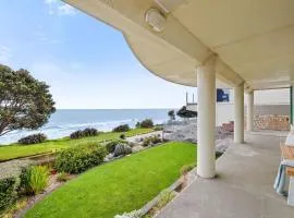 Wanaka Studio - sea views from your private patio