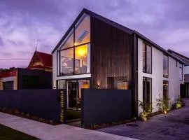 Modern Luxury In New Plymouth - relax and explore