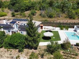 TorrediLuna - MoonTower Free Parking & Pool, hotel v destinaci Roccapreturo