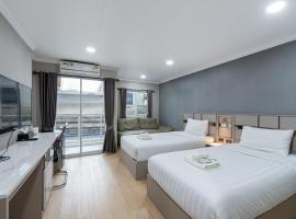 TJ 4711 Residence, hotel com estacionamento em Maha Sarakham