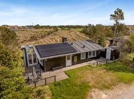 Well-Maintained Holiday Home With Outdoor Shower And 5-Person Outdoor Hot Tub, Close To The North Sea In Klitmøller