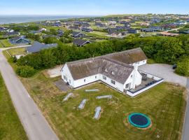 Large Pool House For 24 People, With Almost Everything In Activities, 300 Meters From The Fjord, hotel in Vinderup