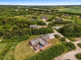 Large 18-Person Pool House With Outdoor Hot Tub, Outdoor Sauna And Enclosed Terrace,