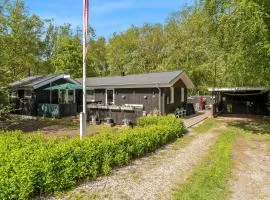 Lovely Renovated Holiday Home With A Wilderness Bath And Fenced Grounds,