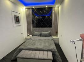 Studio in the Heart of Irbid, acomoda&ccedil;&atilde;o com cozinha em Irbid