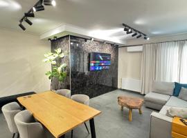Luxury Lounge Apartment, Hotel in Tríkala