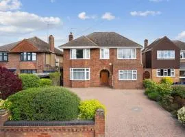 Luxury four bedroom home with large garden