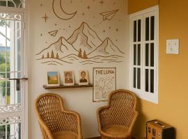 The Luna, hotel v destinaci Bir