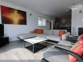 Thames Riverside Retreat Serene 3 Bed Bungalow