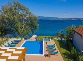 Beachfront villa Promenada