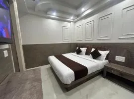 Hotel Shree Guru Plaza 3 Minute Walking Distance From New Delhi Railway Station