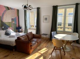 O'fil de soi e, hotel v destinaci Charlieu