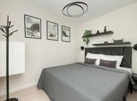 Seaside Apartment with Parking, Air Conditioning and Elevator Close to the Beach by Noclegi Renters