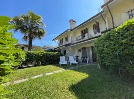 Villa with private garden and barbecue