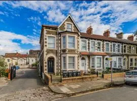 7-Min Walk to Principality and City Centre