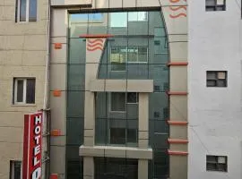 Hotel Opera Near YASHOBHOOMI & AIRPORT