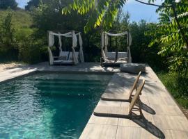 Nuitées Bohèmes Hôtel & Spa, hotel v destinaci Gajan