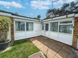 Superb Chalet In Nearby Hemsby Beach In Norfolk With Free Wifi Ref 00122Ba