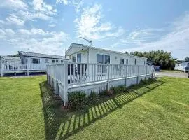 Stunning 6 Berth Caravan At Manor Park In Hunstanton Norfolk Ref 23194K