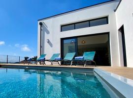 Escapade Marine piscine et spa pour 10, Hotel in Carantec