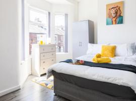 Leisure Stays with Wifi Close to Anfield, sleeps 8, hotel in Liverpool