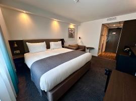 Holiday Inn Bristol Airport by IHG, hotel in Redhill
