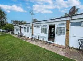 Dog Friendly Chalet With Free Unlimited Wi-Fi In Norfolk, Ref 00085Ba, cabin in Hemsby