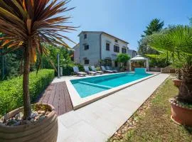 Gorgeous Home In Pula