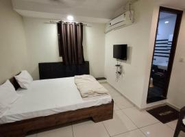 Shreeji's Hotel, hotel v destinaci Gándhínagar