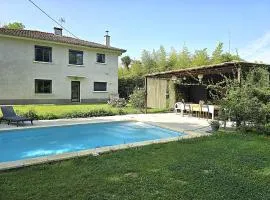 Belle villa au bord du canal - Piscine, jardin et bois -14 personnes - 6 chambres - 5 minutes de la gare - Terrasses et pergola - Parking gratuit