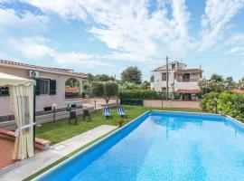 Stunning Home In Castel Volturno – hotel w mieście Castel Volturno