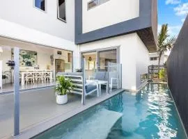 Luxury Living with Heated Pool in Birtinya