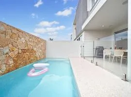 Bluebird Villa - 3min Stroll to Bokarina Beach