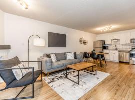 The Landing Pad - Condo in Collingwood, hotel com estacionamento em Collingwood