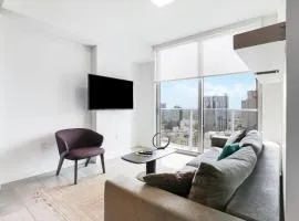 Luxury Condo w Rooftop Pool & Gym