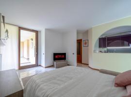Lake Como 10 min - Terrace with Lake View - Wifi, hotel v destinaci Olginate