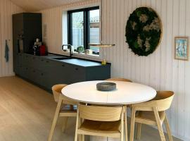 New Holiday Home 30 Meters From The Beach، فندق في كولدينج