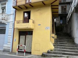 Appartamento Vico piazza del Popolo, hotel v destinaci Lauria Inferiore
