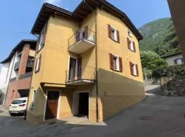 Casa Amarilla Mexicana - A rare gem in the hamlet of Pazzallo