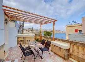 Traditional Maltese Townhouse with Roof Terrace